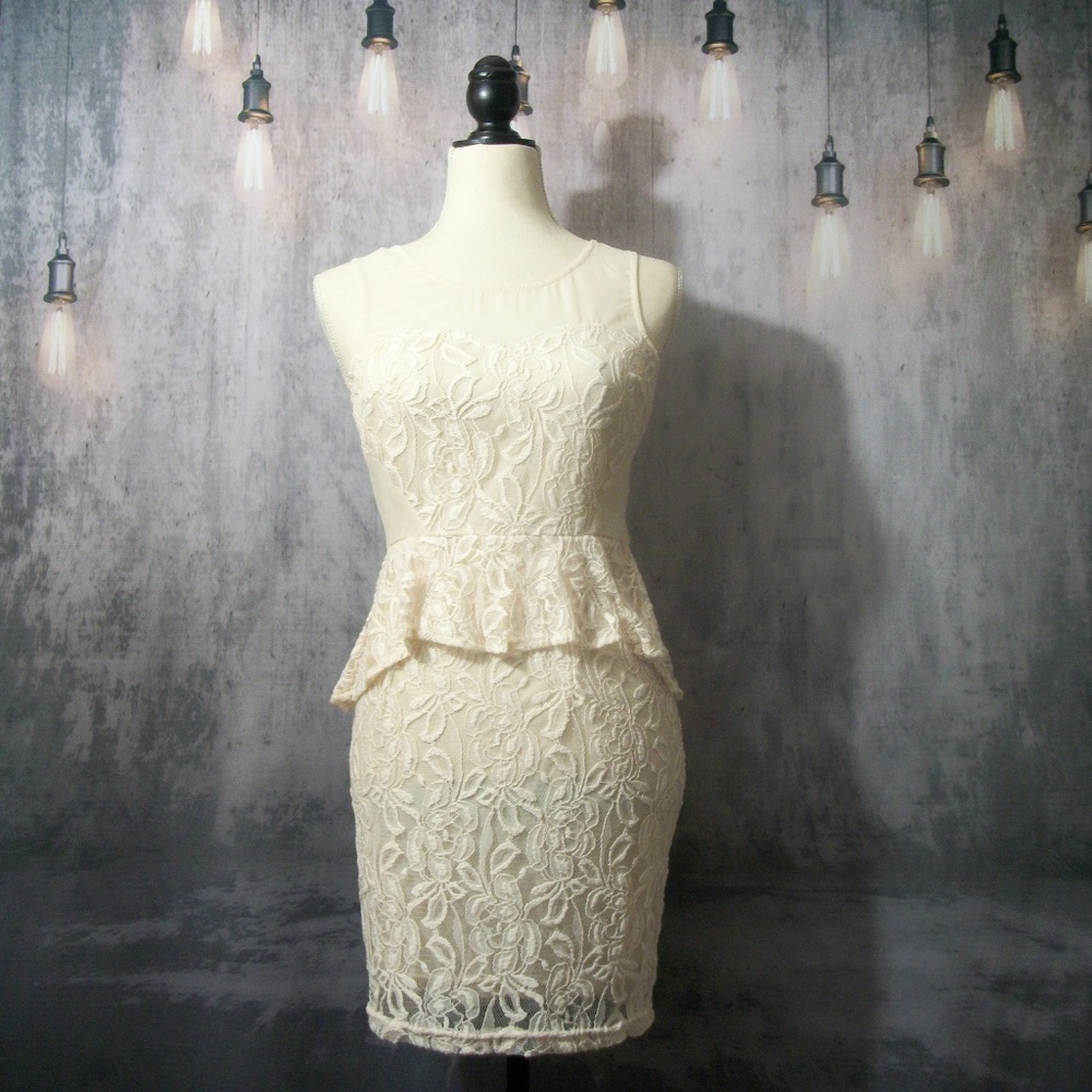 Love Point Fitted Cream Dress Size Medium